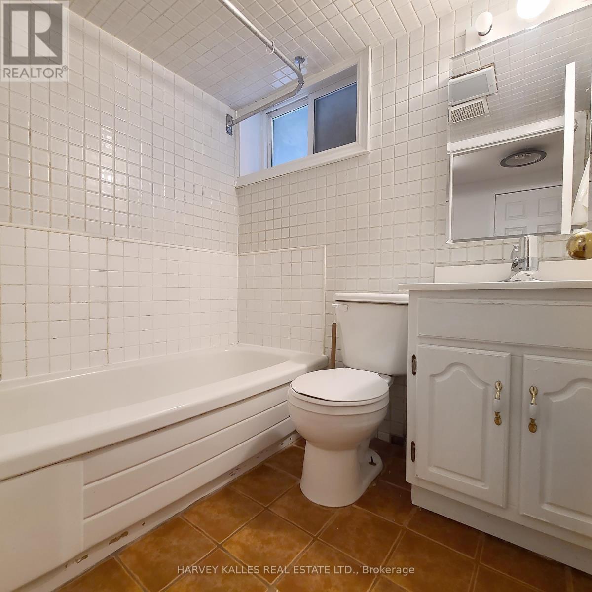 Lower - 98 Lowther Avenue, Toronto, Ontario  M5R 1E2 - Photo 16 - C12740558