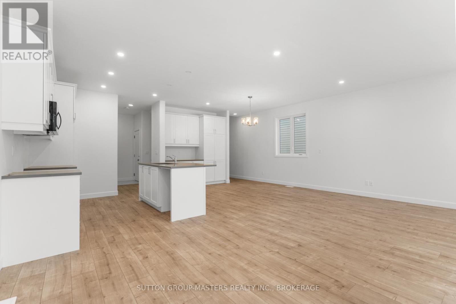 216 Superior Drive, Loyalist, Ontario K7N 0E5 - Photo 8 - X12679452