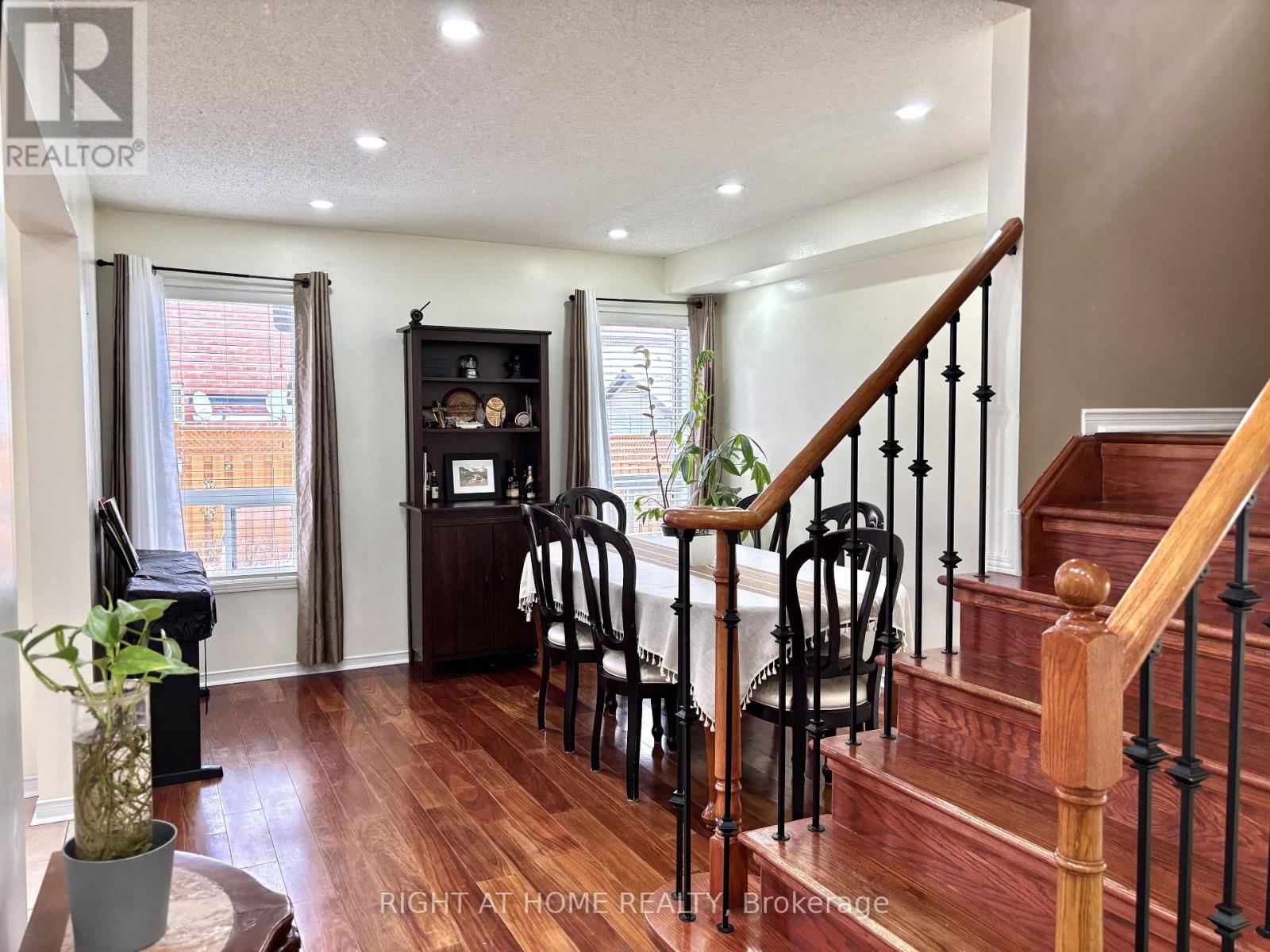 37 Oakmeadow Drive, Brampton, Ontario  L7A 2M1 - Photo 10 - W12740618