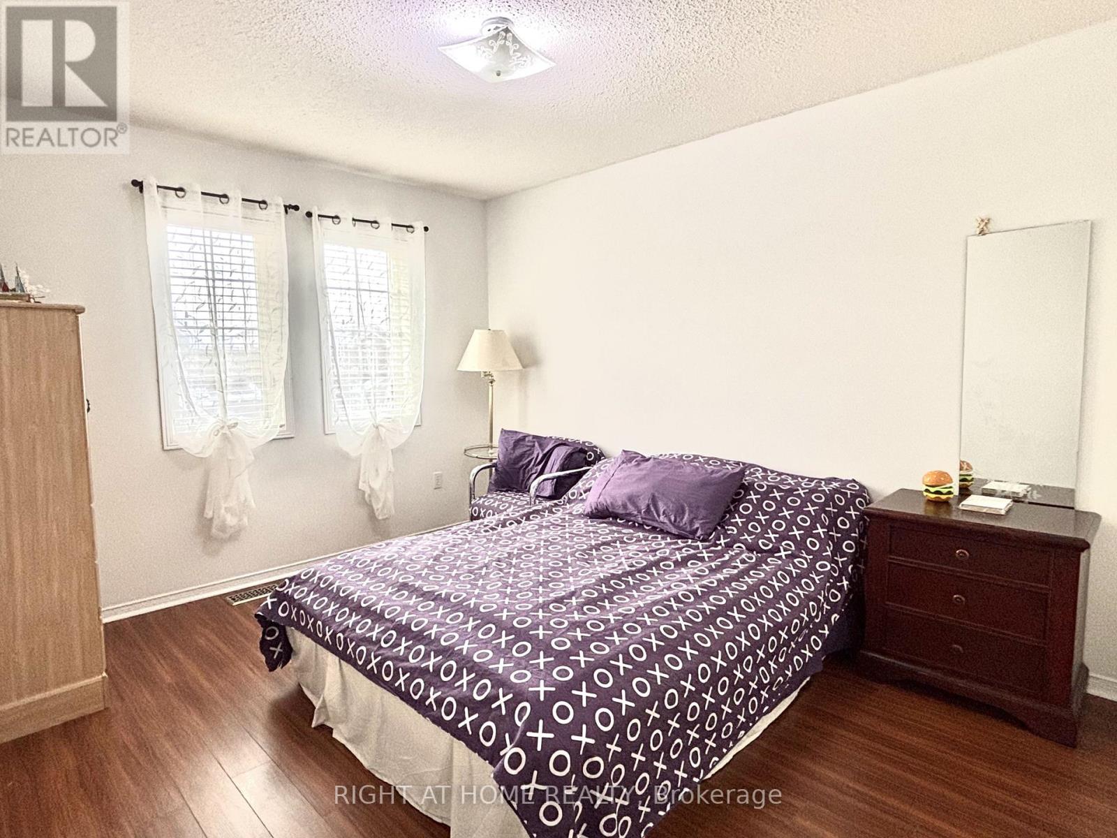 37 Oakmeadow Drive, Brampton, Ontario  L7A 2M1 - Photo 19 - W12740618