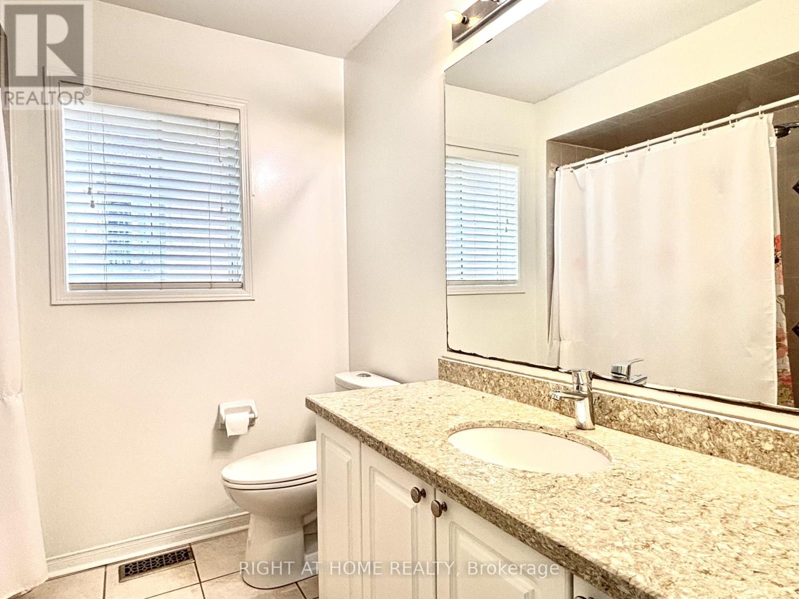 37 Oakmeadow Drive, Brampton, Ontario  L7A 2M1 - Photo 22 - W12740618