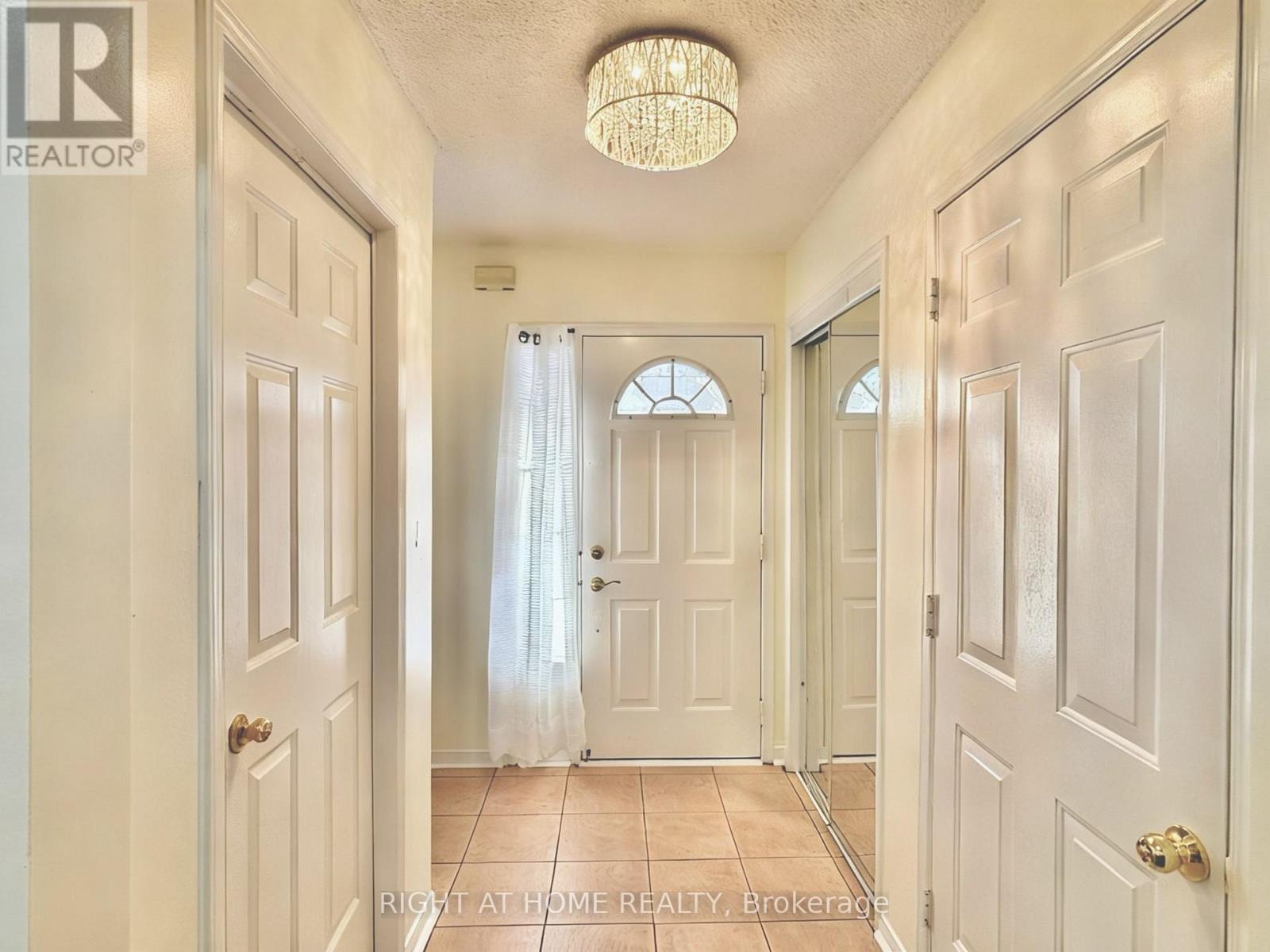 37 Oakmeadow Drive, Brampton, Ontario  L7A 2M1 - Photo 5 - W12740618