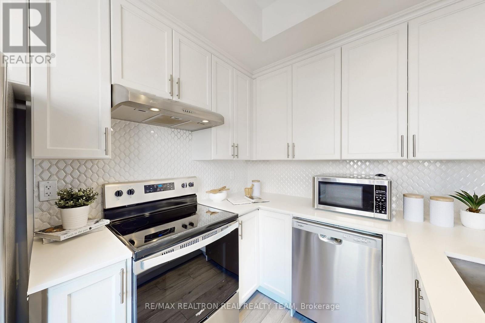 338 - 349 Wheat Boom Drive, Oakville, Ontario  L6H 7X5 - Photo 10 - W12740640