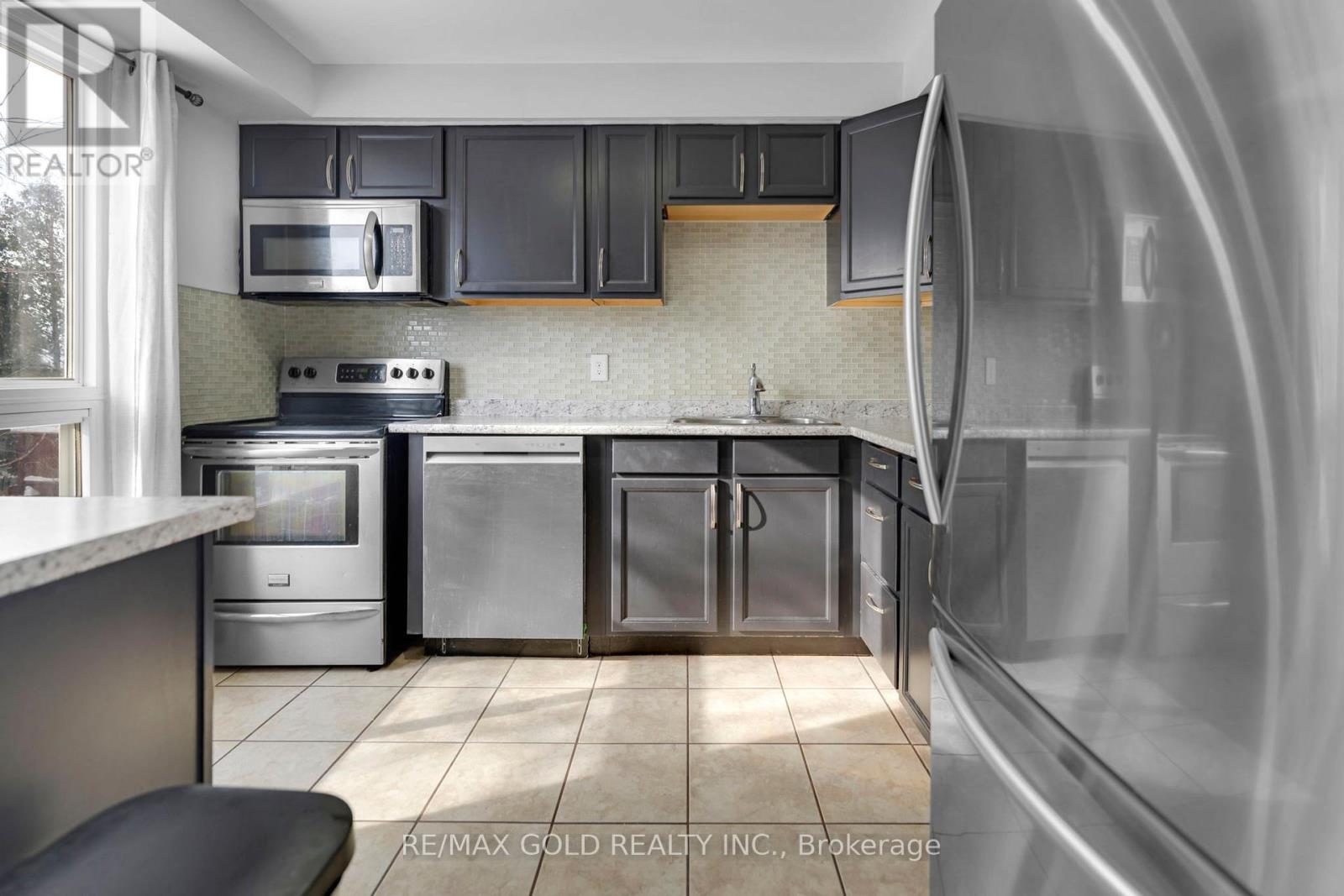 18 Peterson Court, Brampton, Ontario  L6Z 1K6 - Photo 15 - W12740648