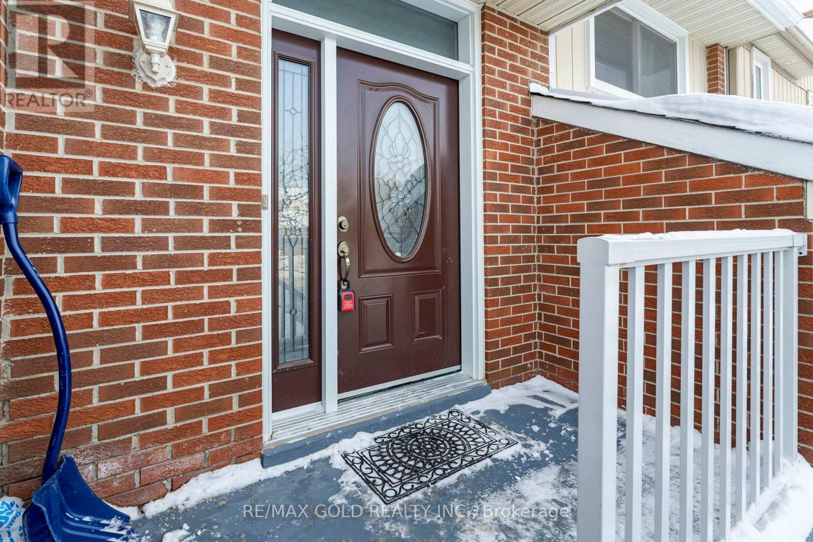 18 Peterson Court, Brampton, Ontario  L6Z 1K6 - Photo 3 - W12740648