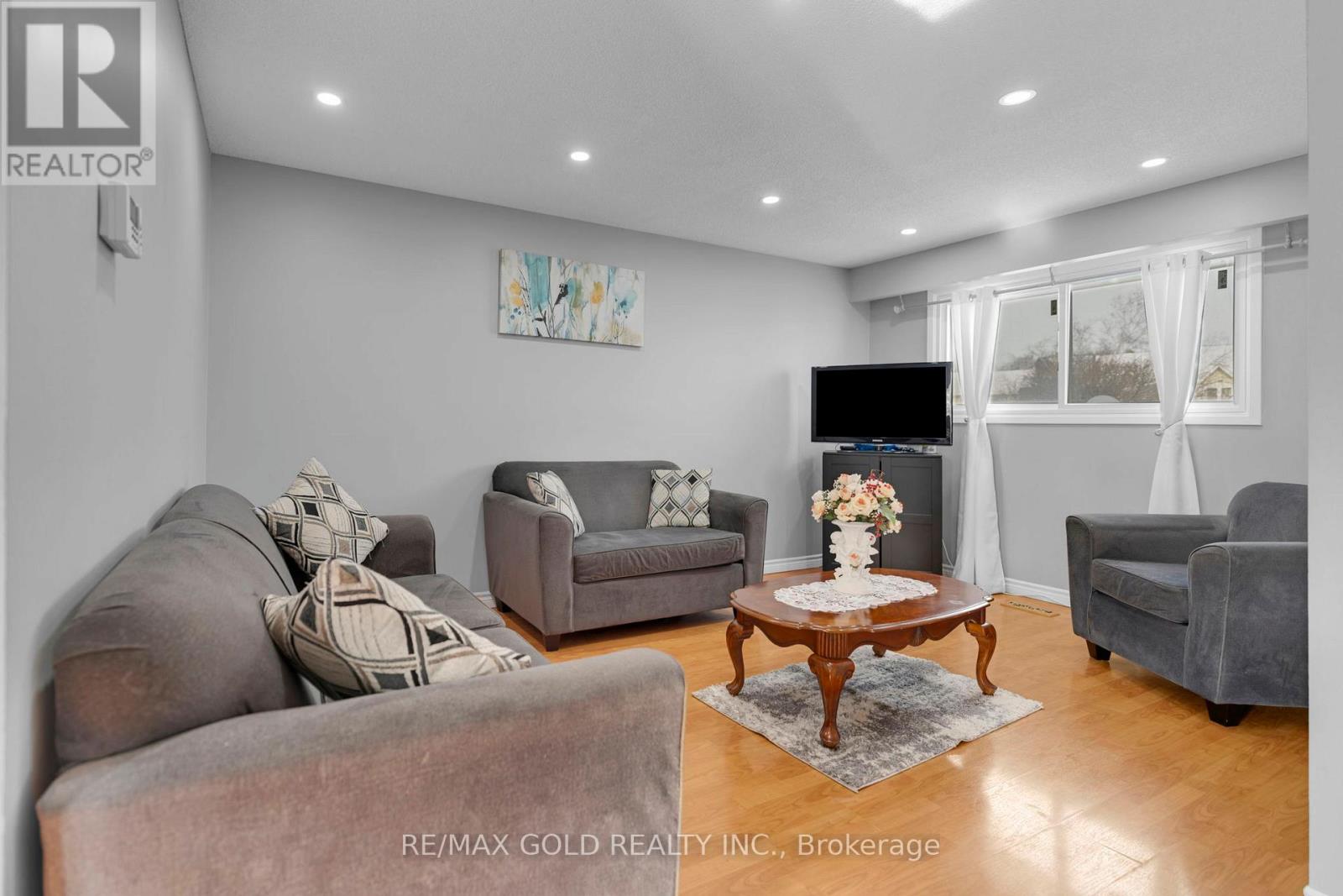 18 Peterson Court, Brampton, Ontario  L6Z 1K6 - Photo 5 - W12740648