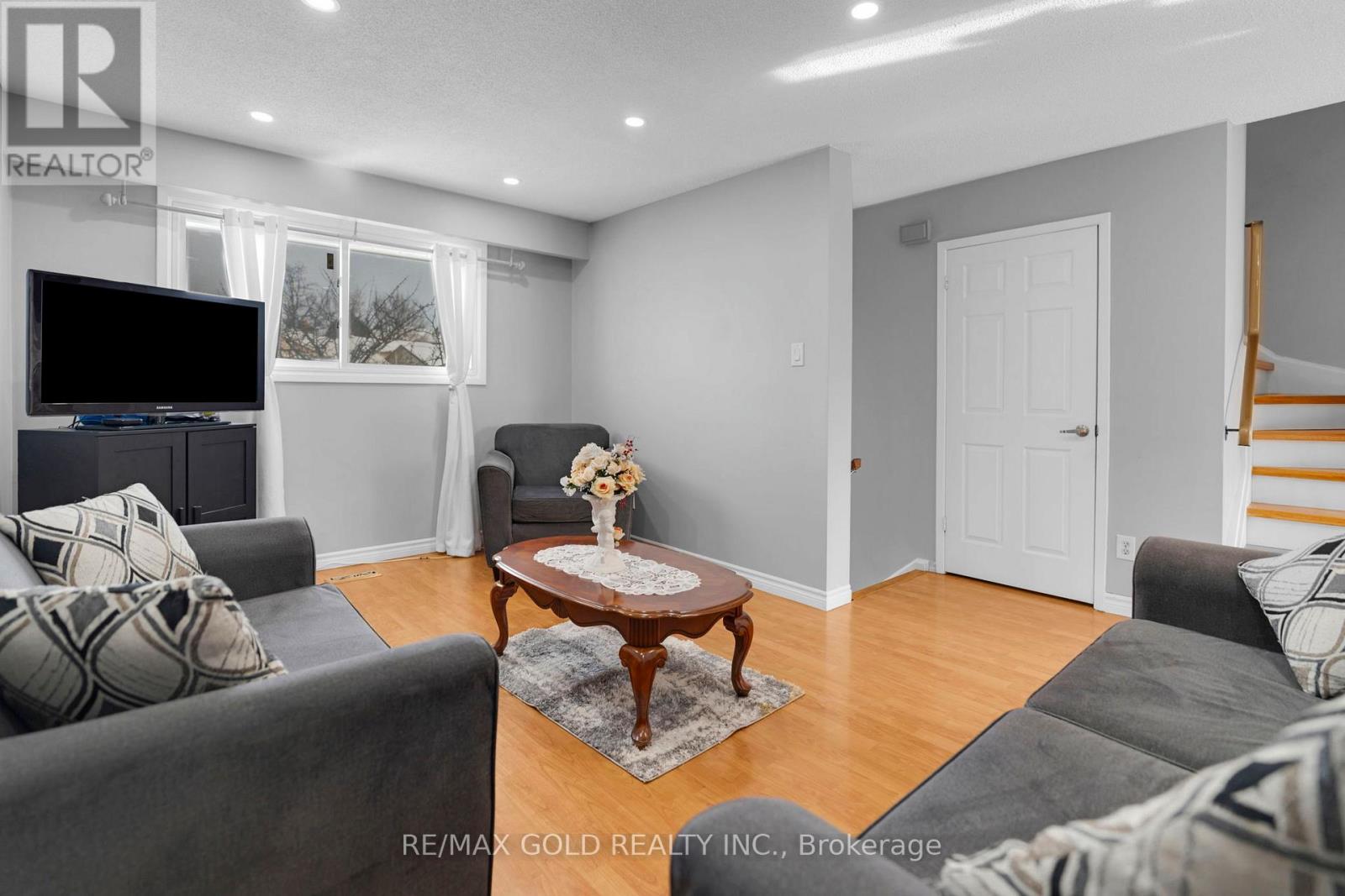 18 Peterson Court, Brampton, Ontario  L6Z 1K6 - Photo 7 - W12740648