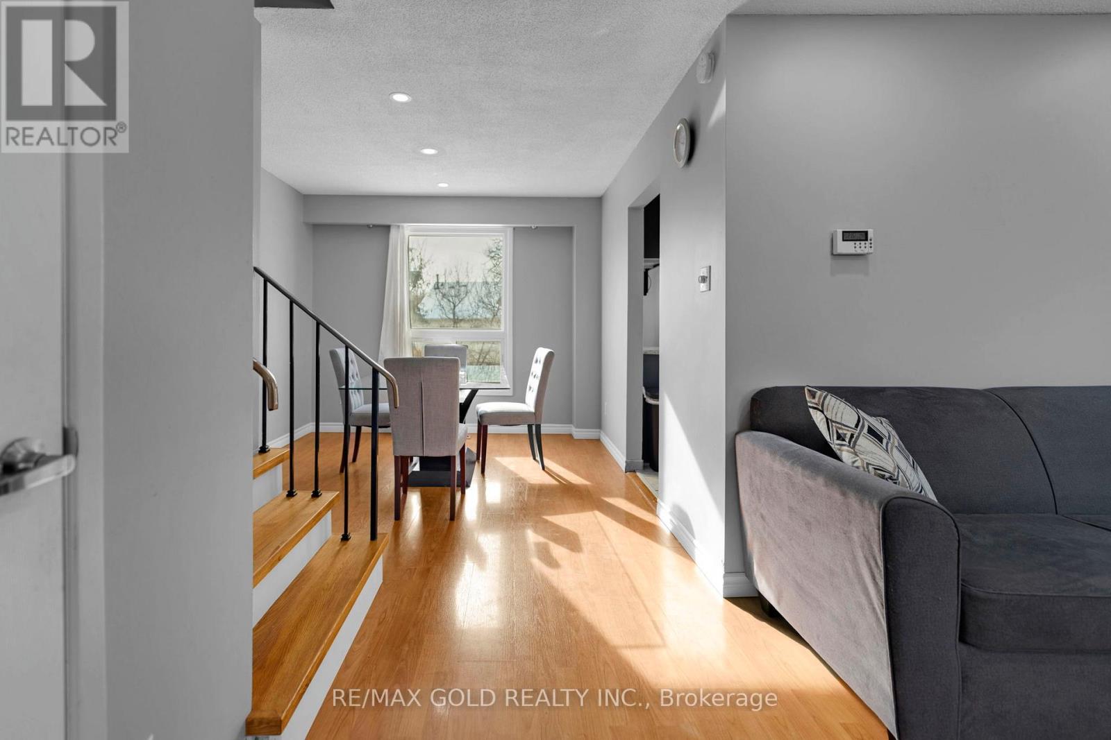 18 Peterson Court, Brampton, Ontario  L6Z 1K6 - Photo 9 - W12740648