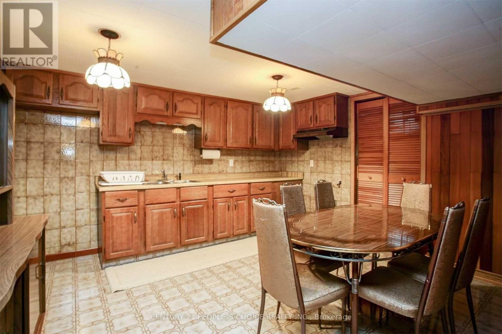 329 Jeffcoat Drive, Toronto, Ontario  M9W 3E4 - Photo 5 - W12740676