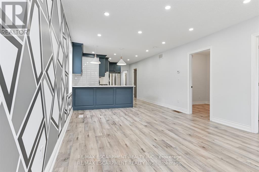 Upper - 54 Craigmiller Avenue, Hamilton, Ontario  L8L 3J1 - Photo 7 - X12740612