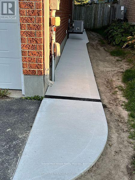 19 Breesegarden Lane, Guelph, Ontario  N1E 7H1 - Photo 2 - X12740670