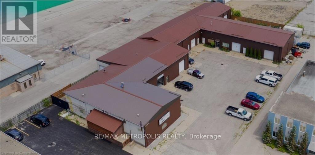 866 Phillip Street, Sarnia, Ontario  N7T 1Z6 - Photo 1 - X12740686