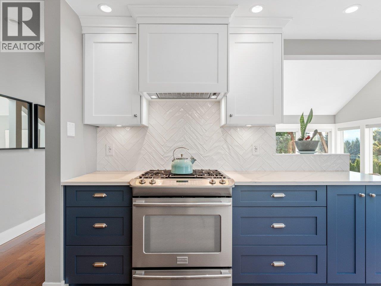 6 Bignall Bay, Port Moody, British Columbia  V3H 3N5 - Photo 5 - R3084354