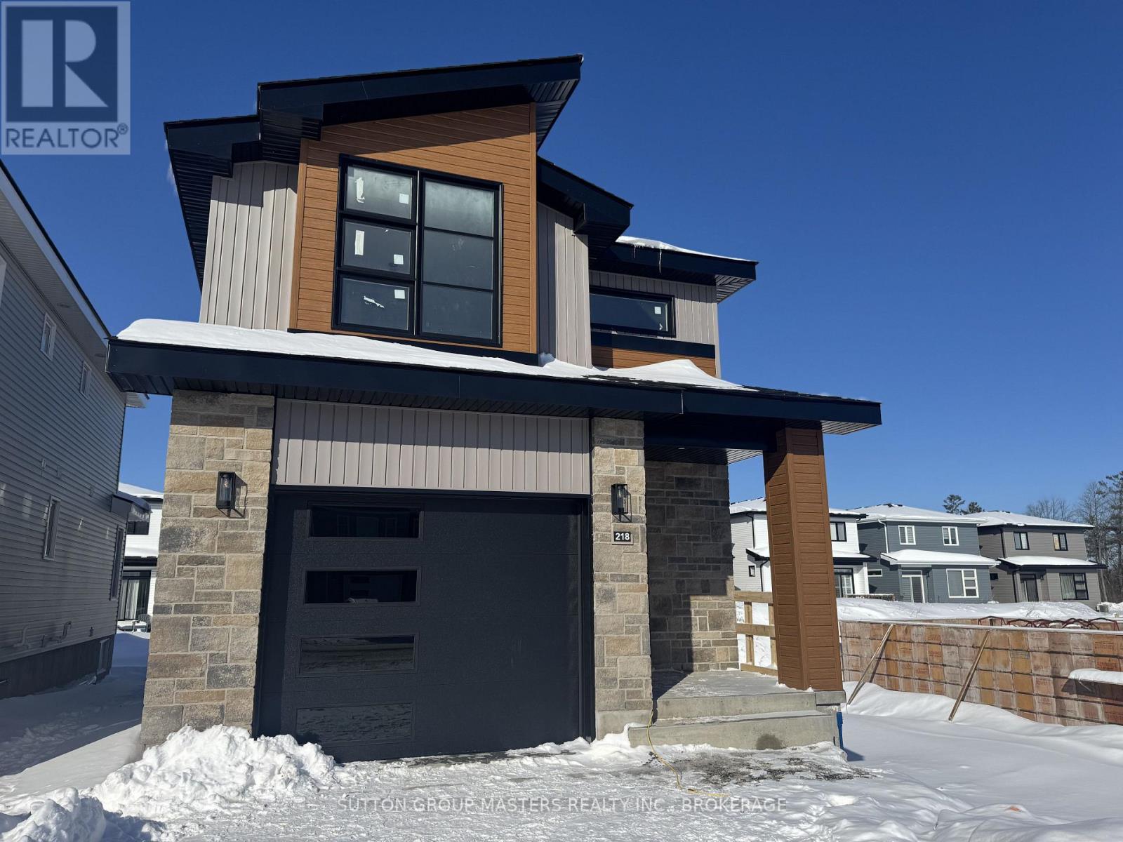 218 Superior Drive, Loyalist, Ontario K7N 0E5 - Photo 2 - X12679454