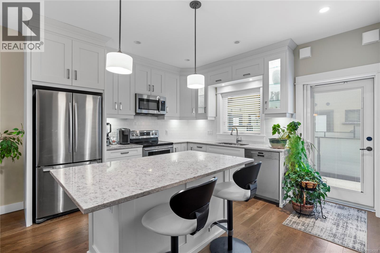 7 237 Second Ave W, Qualicum Beach, British Columbia V9K 2S5 - Photo 2 - 1024268