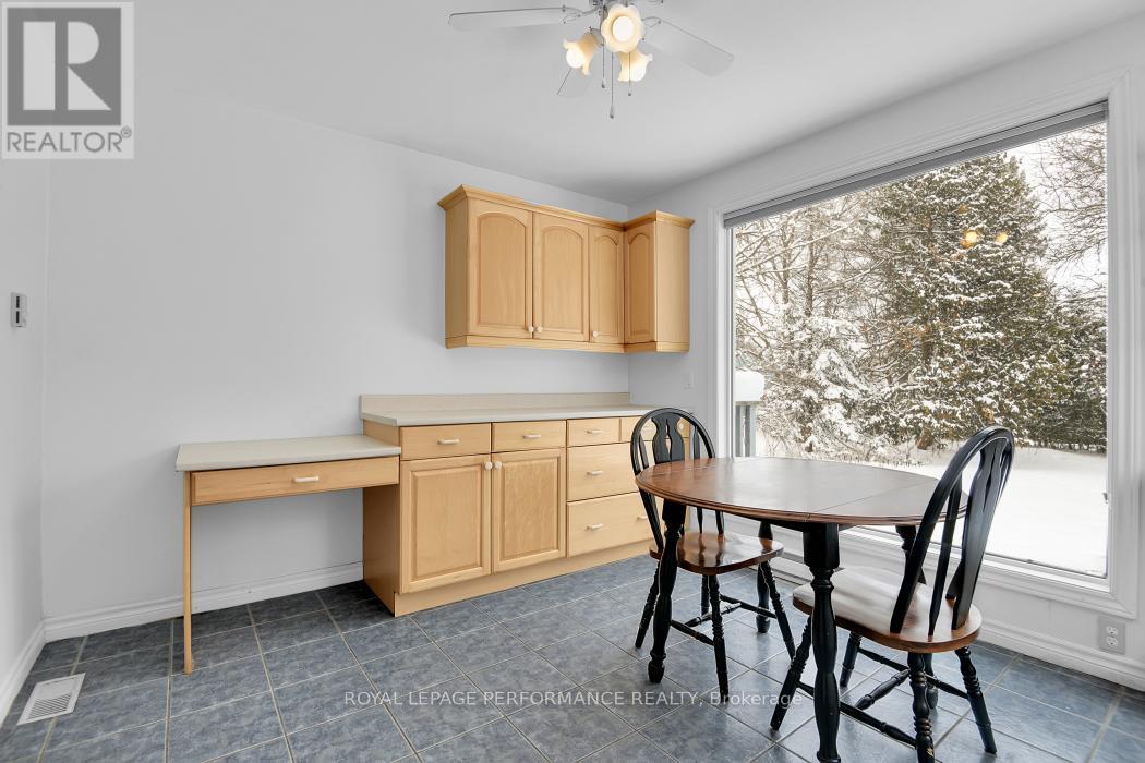 813 Walkley Road, Ottawa, Ontario K1V 6R6 - Photo 12 - X12740720