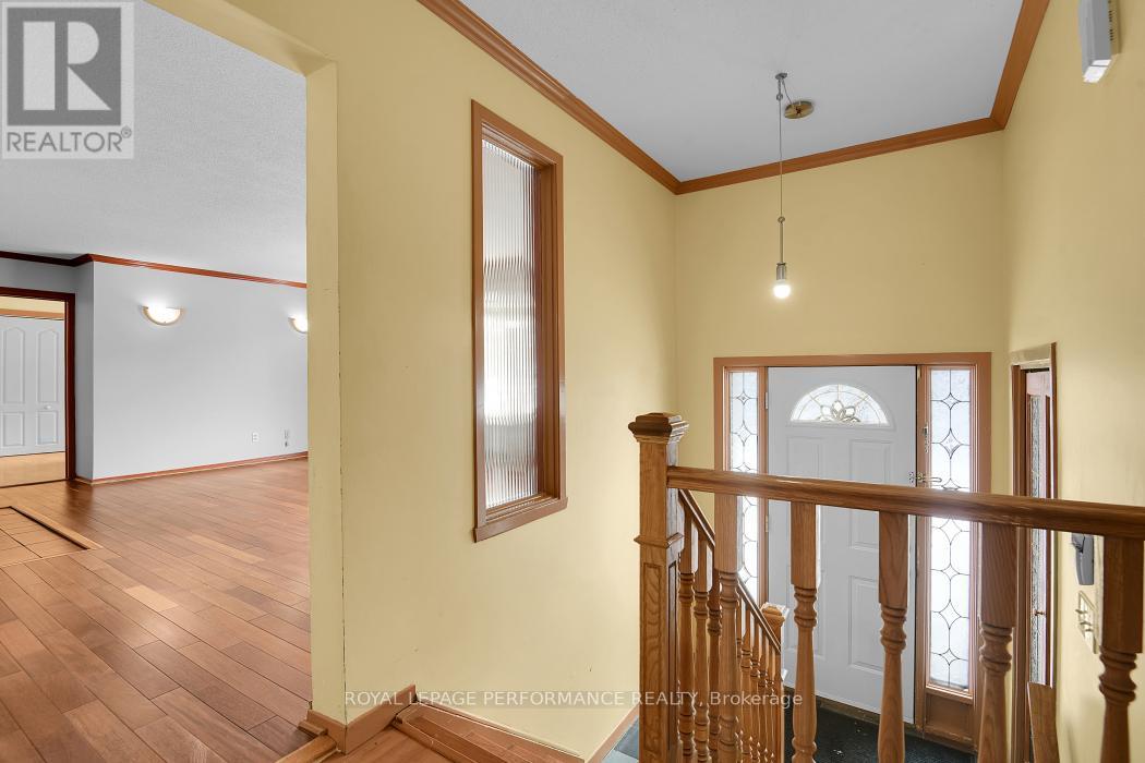 813 Walkley Road, Ottawa, Ontario K1V 6R6 - Photo 5 - X12740720