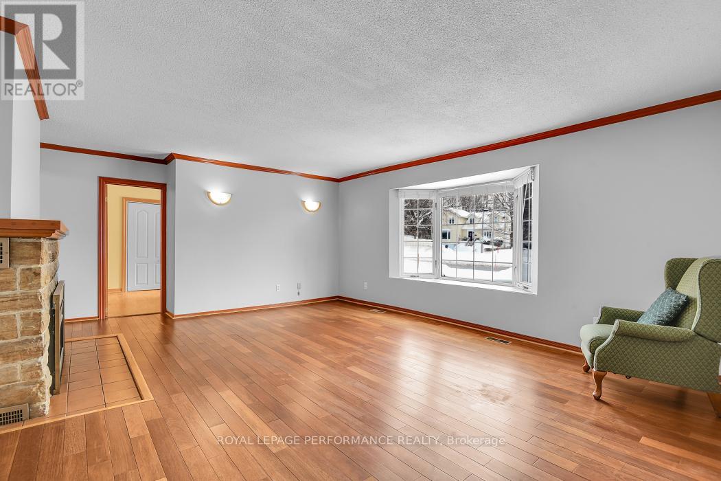 813 Walkley Road, Ottawa, Ontario K1V 6R6 - Photo 6 - X12740720