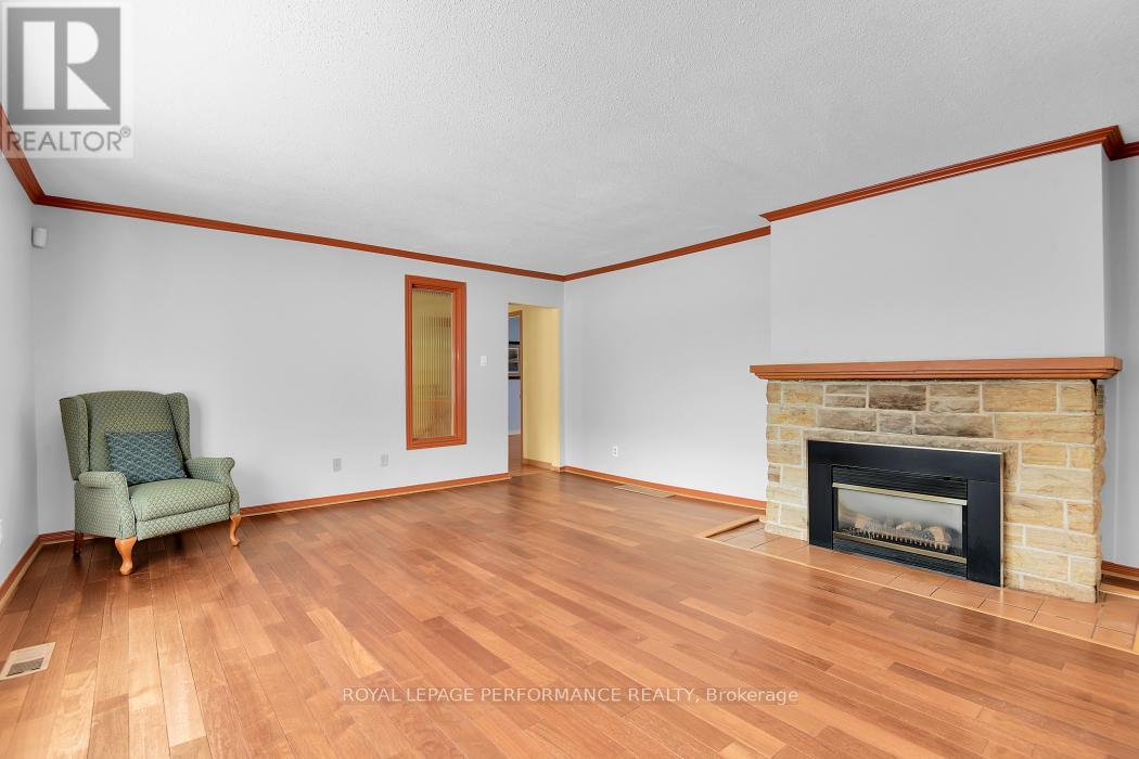 813 Walkley Road, Ottawa, Ontario K1V 6R6 - Photo 8 - X12740720