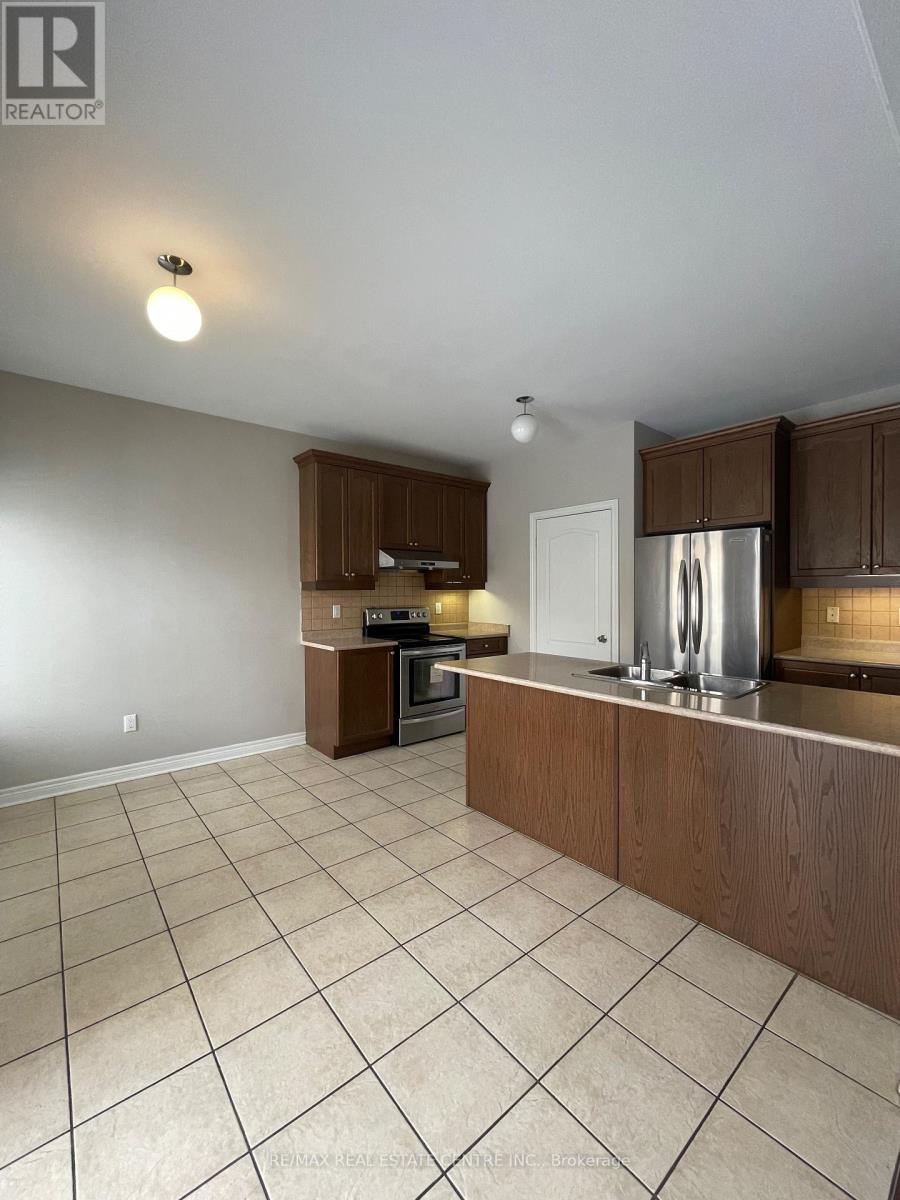 11 Berryfield Way, Brampton, Ontario  L6R 0Y2 - Photo 11 - W12739014