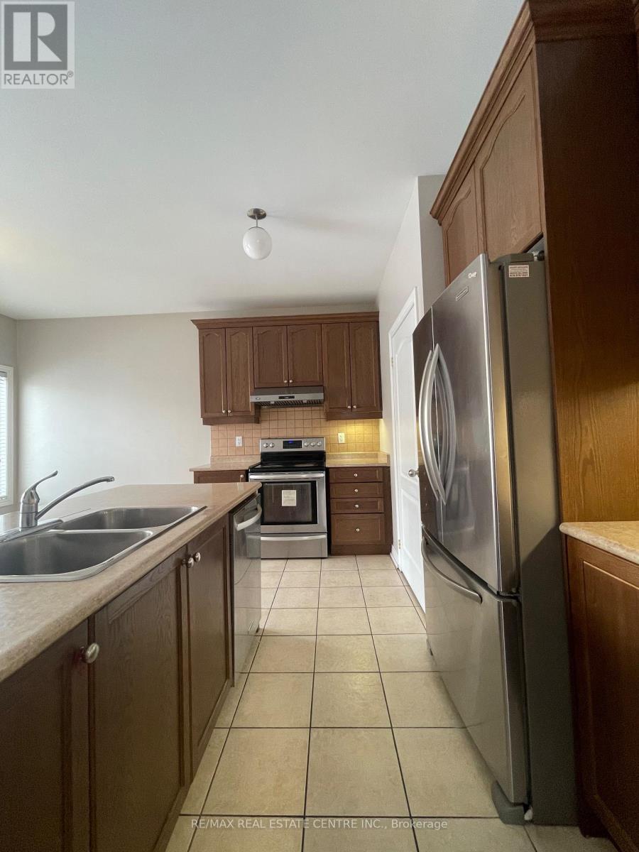 11 Berryfield Way, Brampton, Ontario  L6R 0Y2 - Photo 14 - W12739014