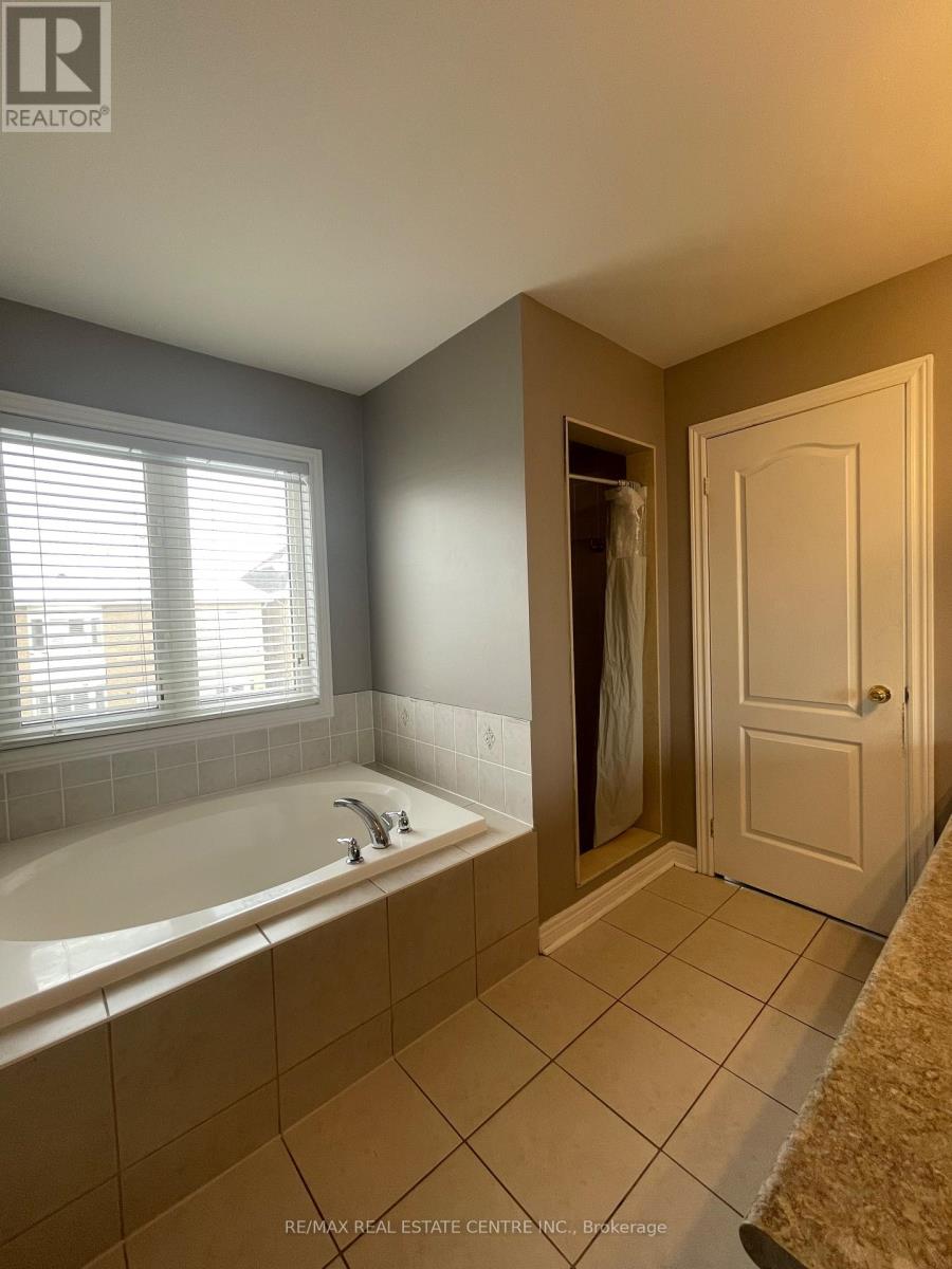 11 Berryfield Way, Brampton, Ontario  L6R 0Y2 - Photo 25 - W12739014