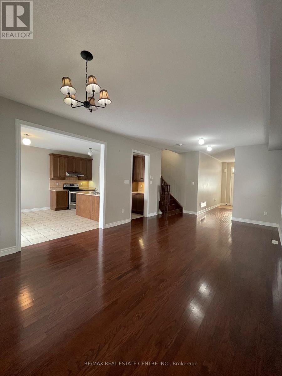 11 Berryfield Way, Brampton, Ontario  L6R 0Y2 - Photo 9 - W12739014