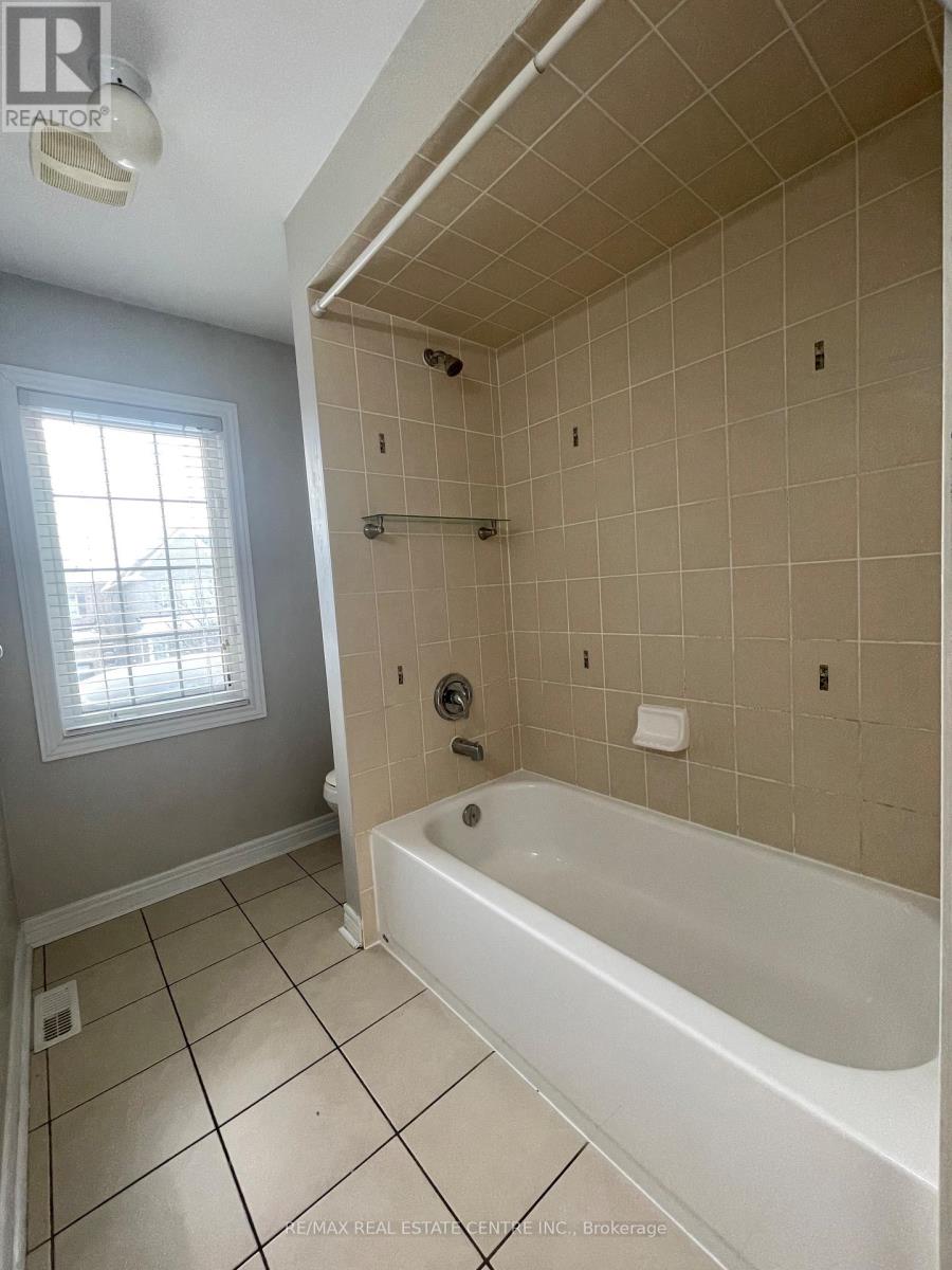 11 Berryfield Way, Brampton, Ontario  L6R 0Y2 - Photo 29 - W12739014