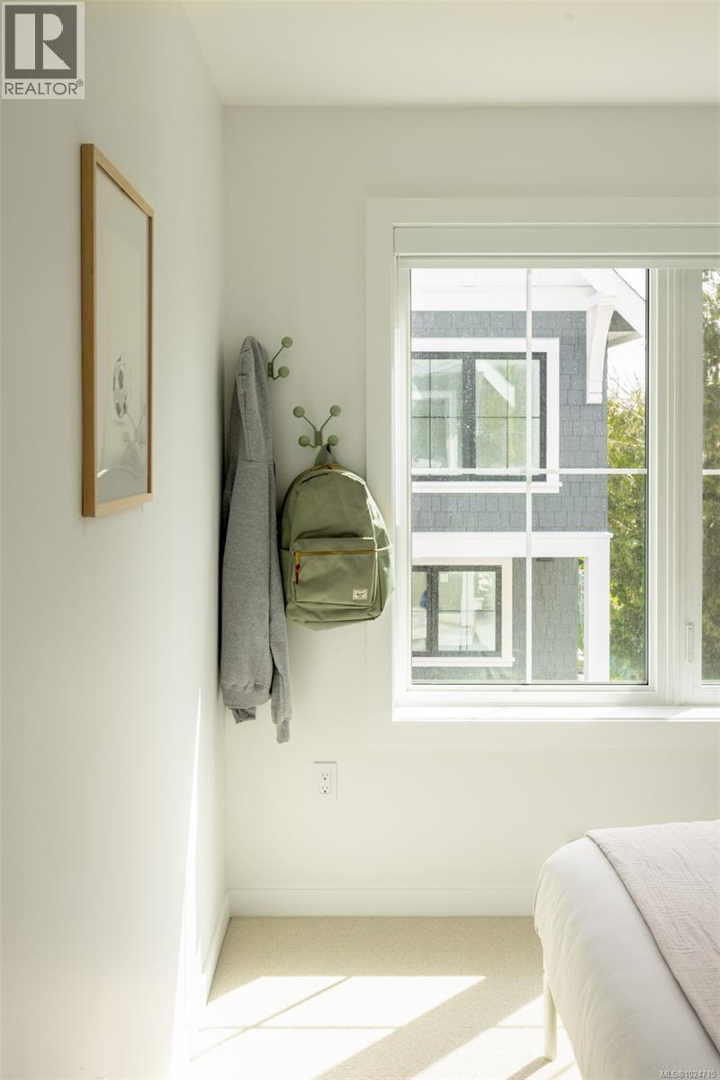Th13 3450 Whittier Ave, Saanich, British Columbia  V8Z 3R2 - Photo 13 - 1024715