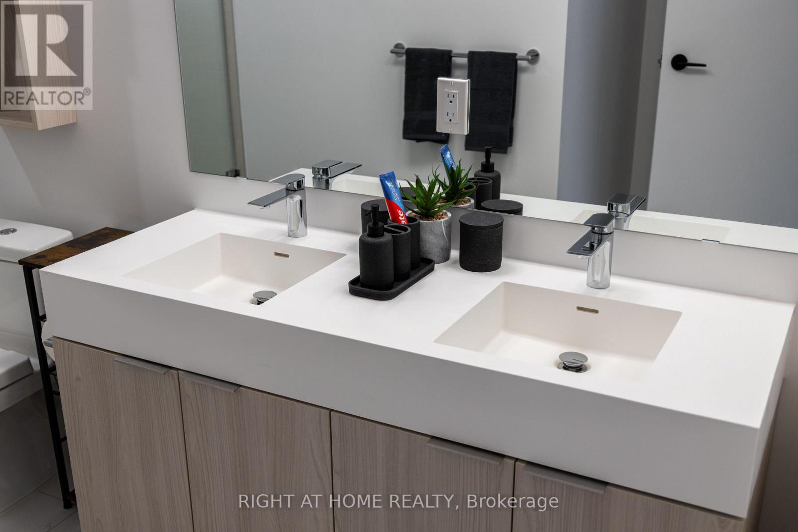 S126 - 180 Mill Street, Toronto, Ontario  M5A 0V7 - Photo 18 - C12740716