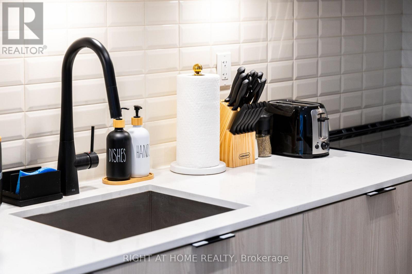 S124 - 180 Mill Street, Toronto, Ontario  M5A 0V7 - Photo 6 - C12740784