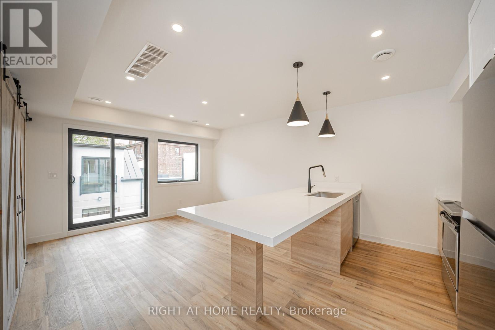 4 - 435 Grace Street, Toronto, Ontario  M6G 3A8 - Photo 2 - C12740790