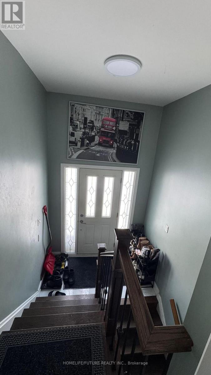 70 Sophia Drive, Toronto, Ontario  M1H 1Z5 - Photo 3 - E12740700