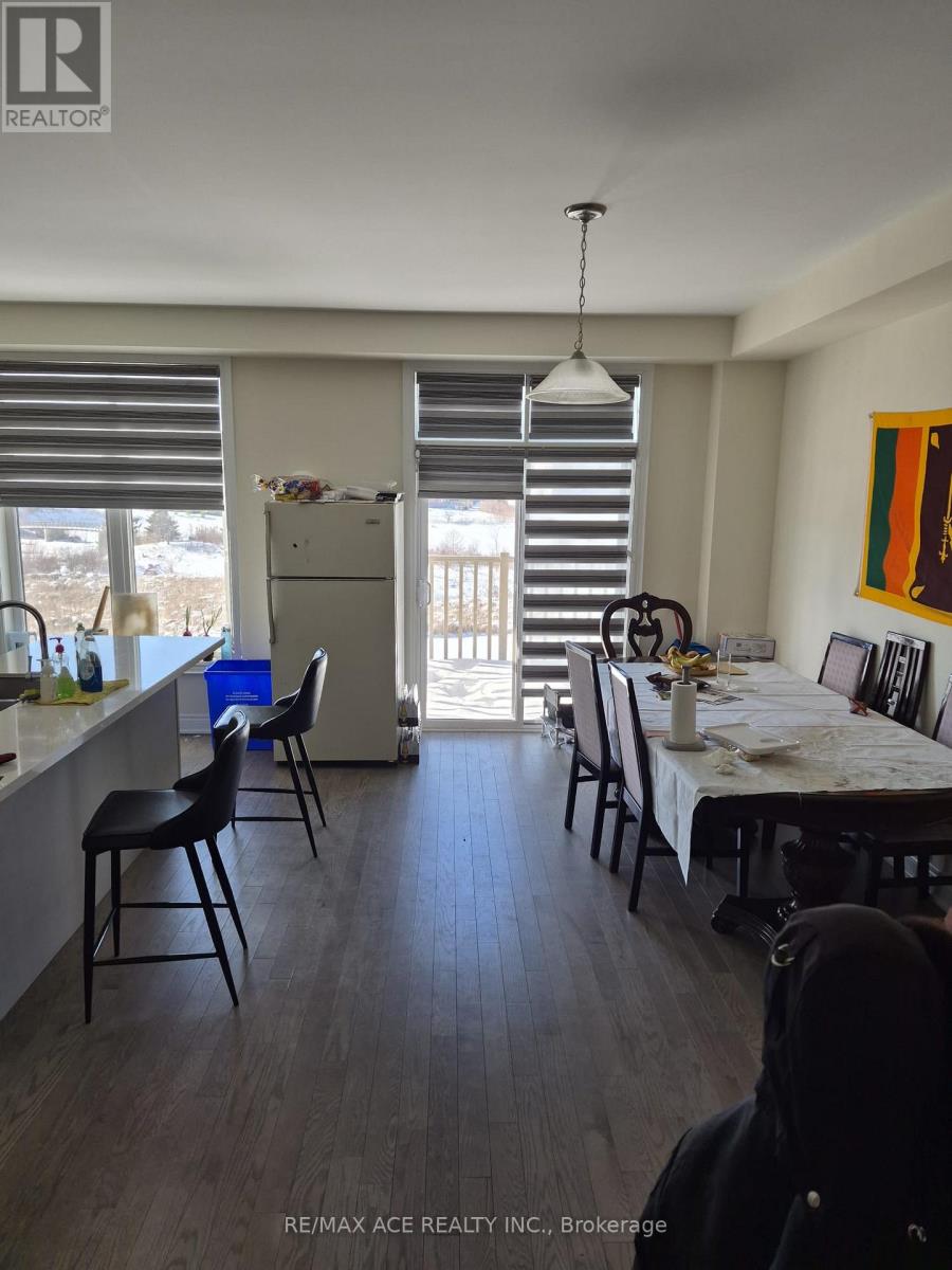 32 Andress Way, Markham, Ontario  L3S 0E9 - Photo 5 - N12740778