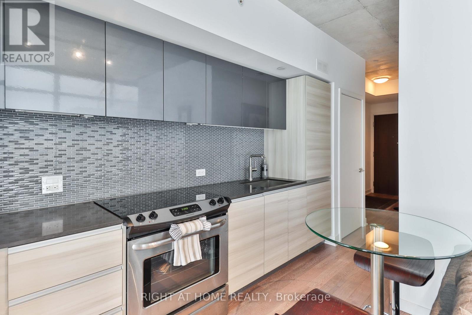 906 - 1190 Dundas Street E, Toronto, Ontario  M4M 0C5 - Photo 4 - E12729978