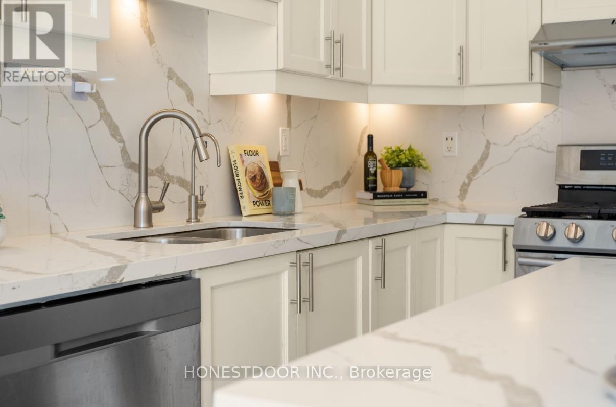 986 Farmstead Drive, Milton, Ontario  L9T 8J1 - Photo 10 - W12740740