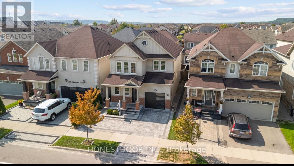 986 Farmstead Drive, Milton, Ontario  L9T 8J1 - Photo 2 - W12740740