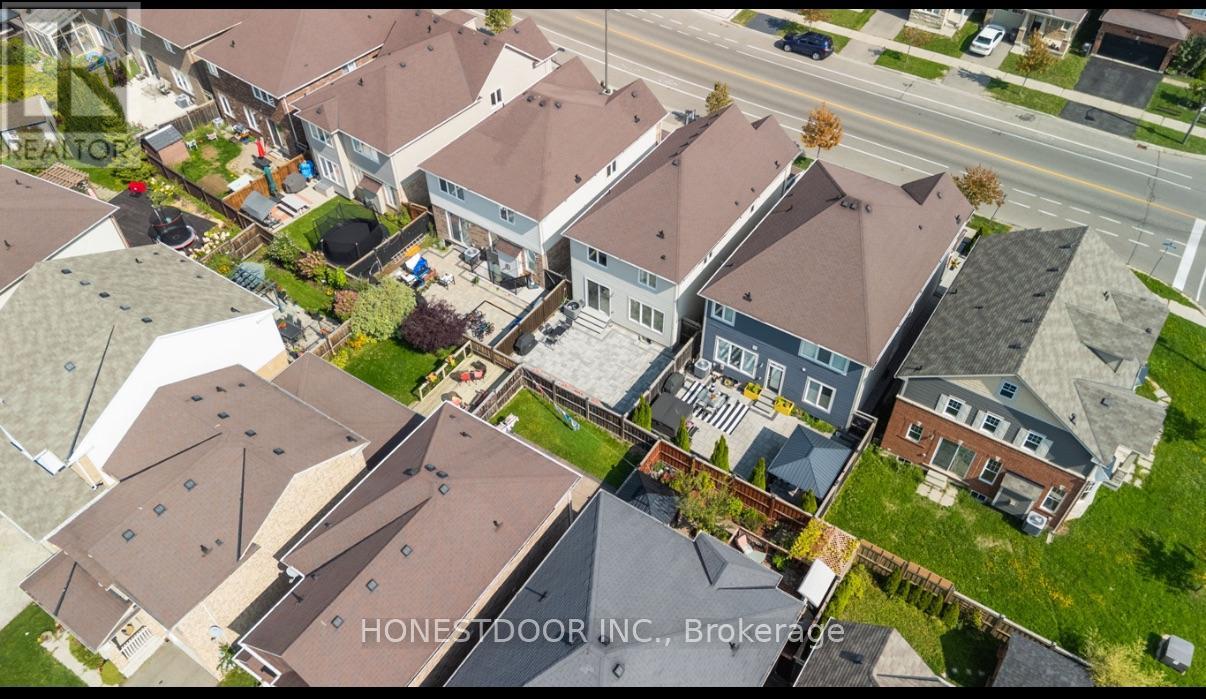 986 Farmstead Drive, Milton, Ontario  L9T 8J1 - Photo 3 - W12740740