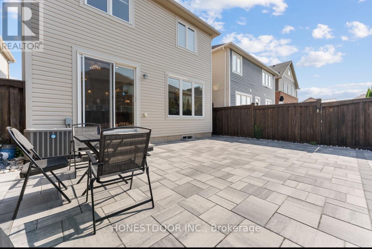 986 Farmstead Drive, Milton, Ontario  L9T 8J1 - Photo 33 - W12740740