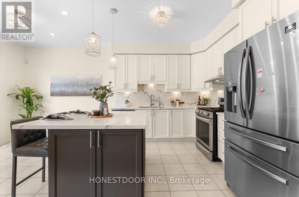 986 Farmstead Drive, Milton, Ontario  L9T 8J1 - Photo 4 - W12740740