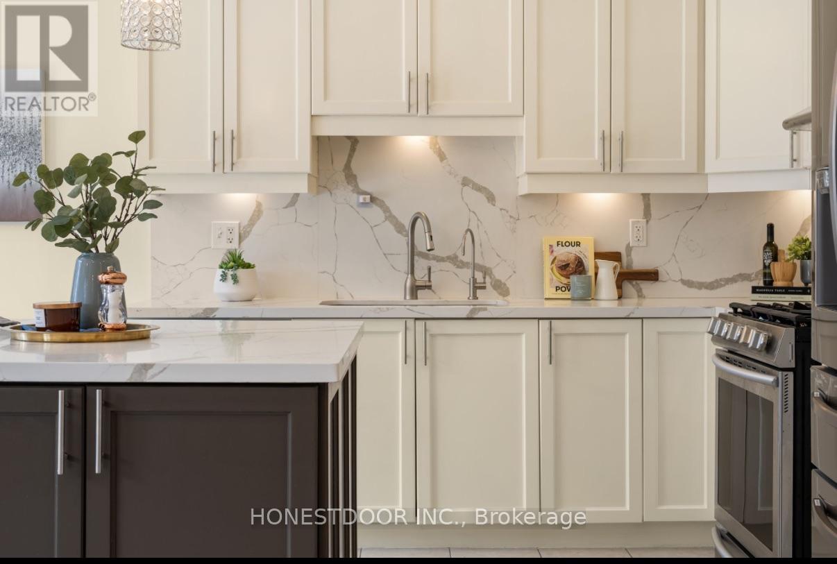 986 Farmstead Drive, Milton, Ontario  L9T 8J1 - Photo 5 - W12740740