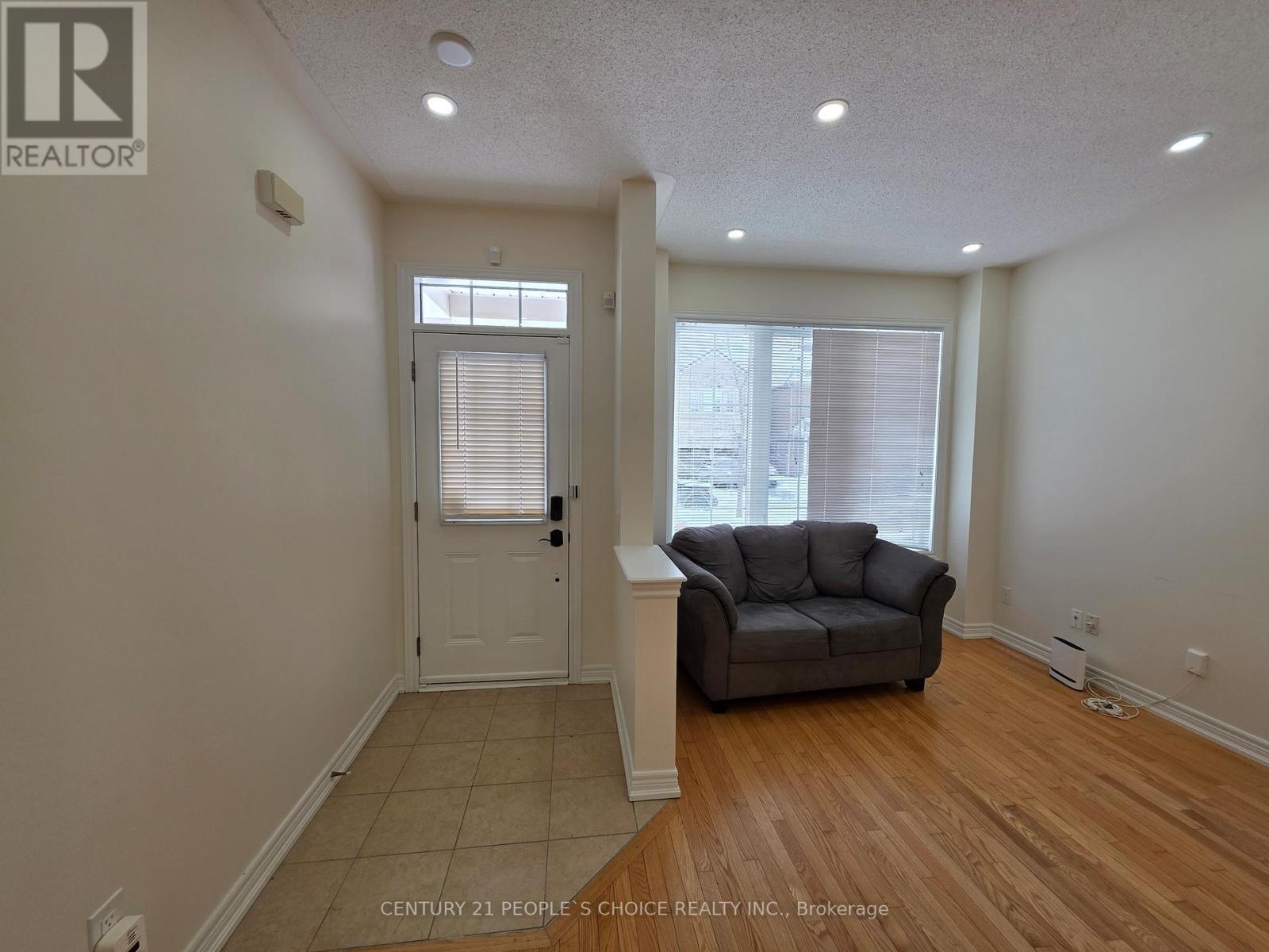 Main Floor - 26 Openbay Gardens, Brampton, Ontario  L6R 0V4 - Photo 10 - W12740760