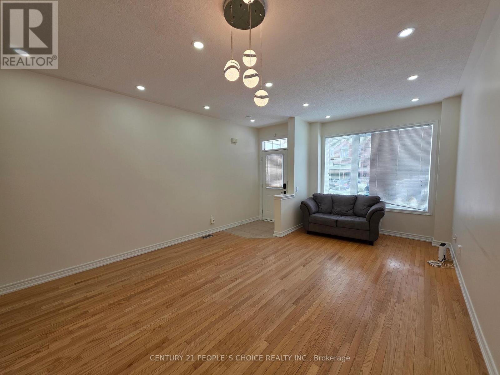 Main Floor - 26 Openbay Gardens, Brampton, Ontario  L6R 0V4 - Photo 11 - W12740760