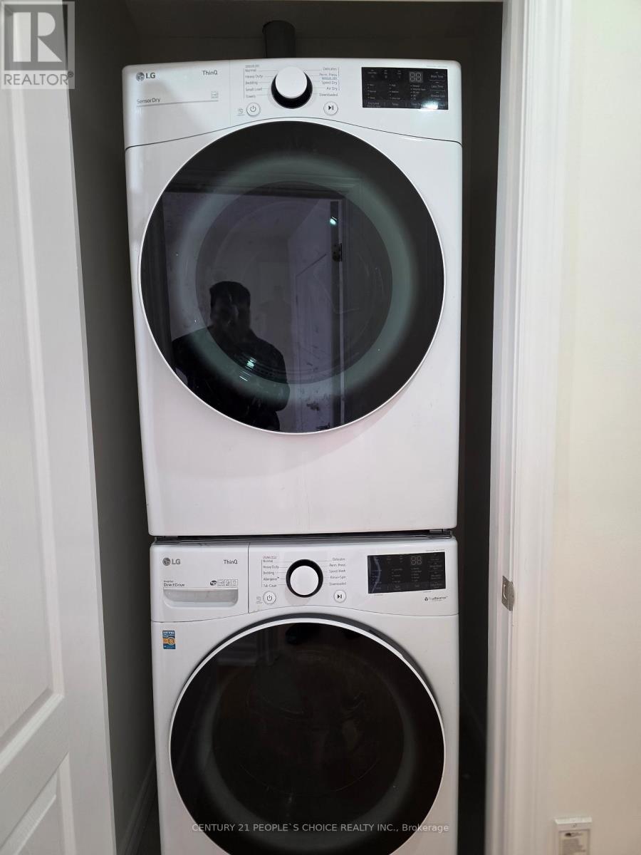 Main Floor - 26 Openbay Gardens, Brampton, Ontario  L6R 0V4 - Photo 13 - W12740760