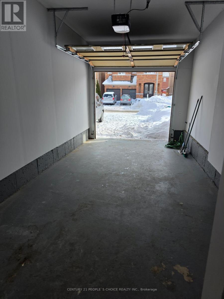 Main Floor - 26 Openbay Gardens, Brampton, Ontario  L6R 0V4 - Photo 14 - W12740760