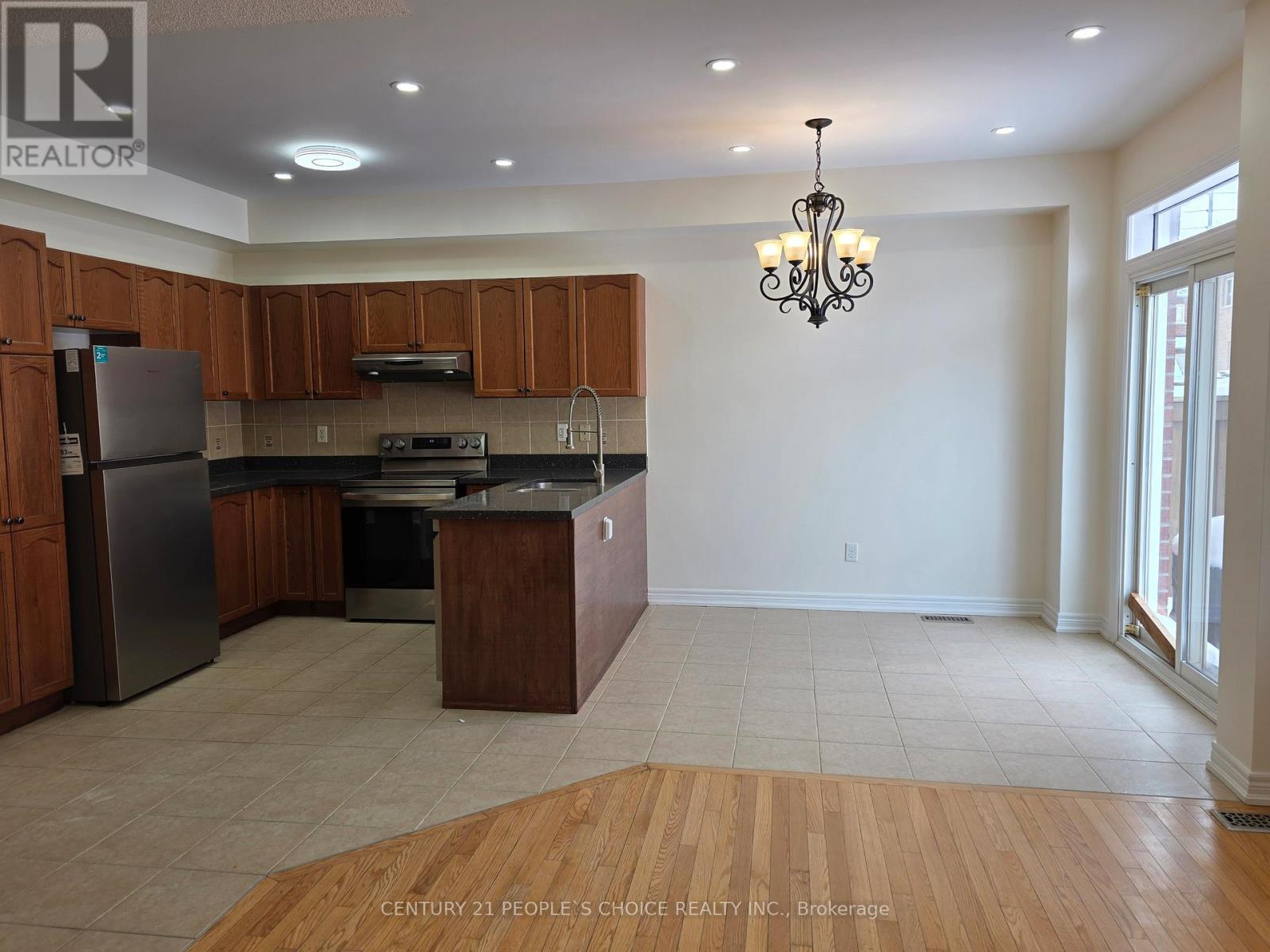 Main Floor - 26 Openbay Gardens, Brampton, Ontario  L6R 0V4 - Photo 3 - W12740760