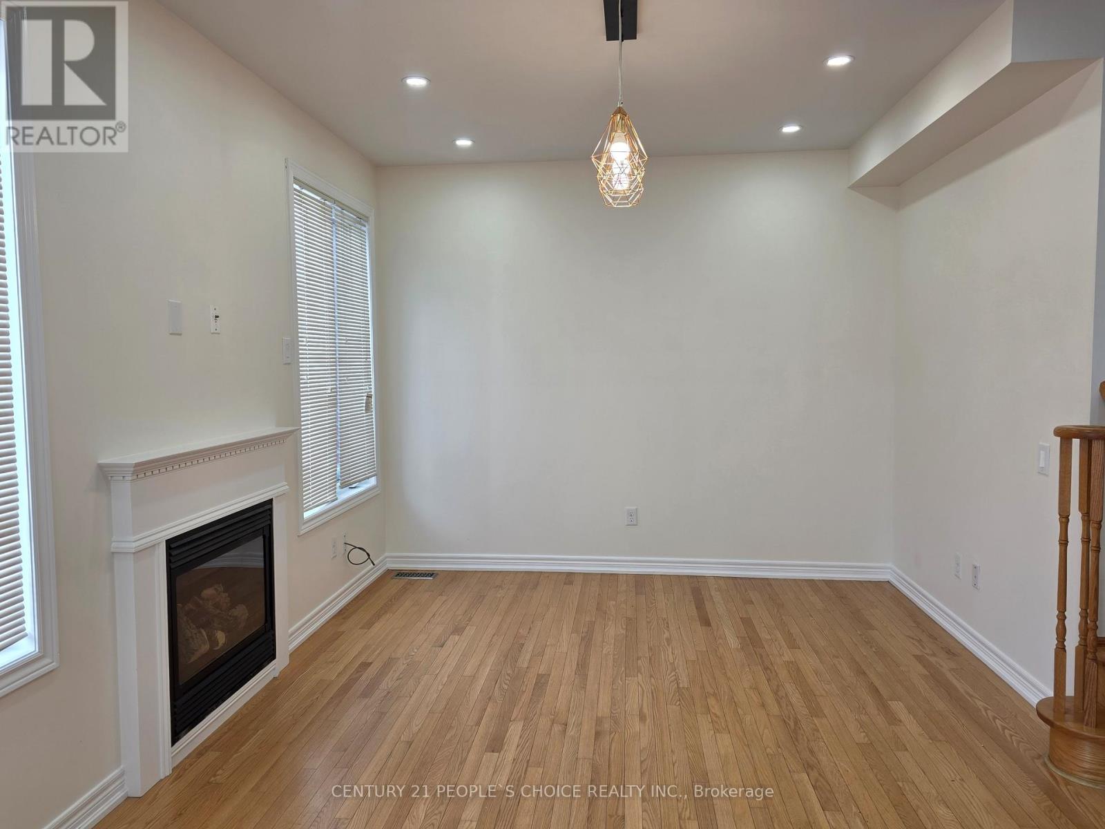 Main Floor - 26 Openbay Gardens, Brampton, Ontario  L6R 0V4 - Photo 4 - W12740760