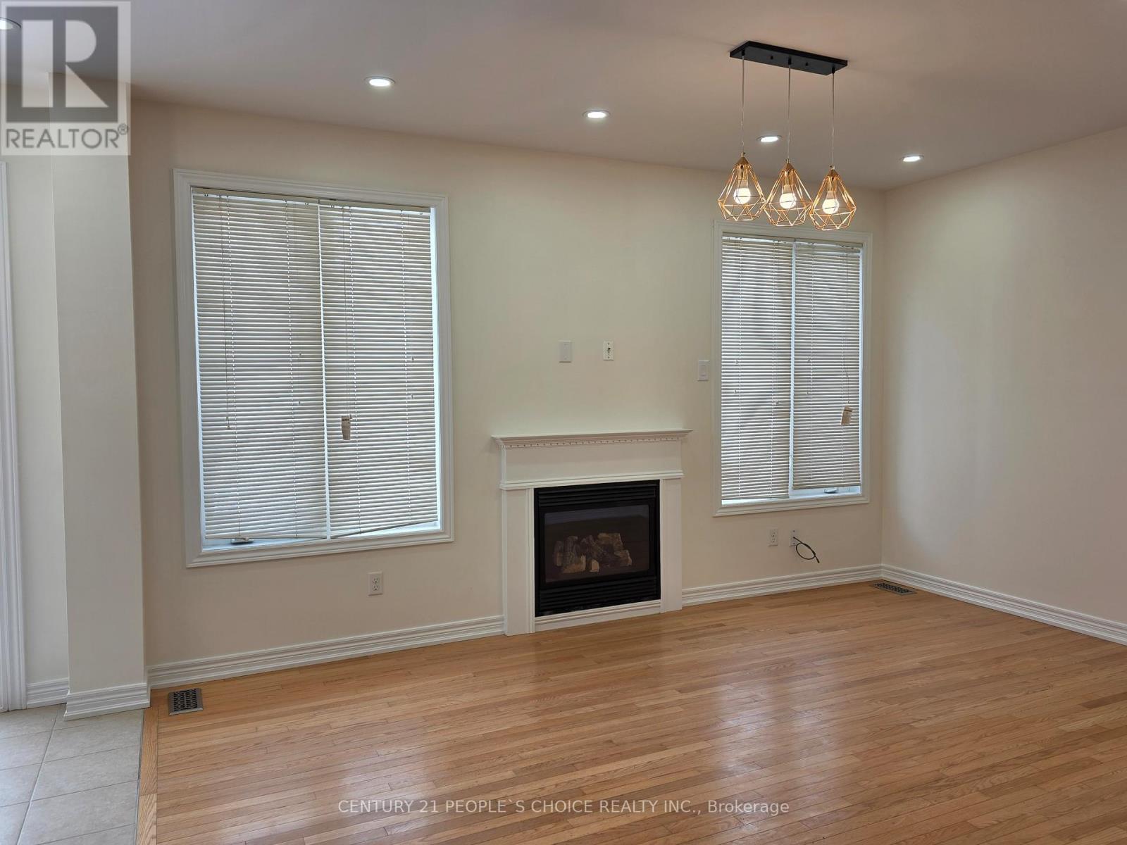 Main Floor - 26 Openbay Gardens, Brampton, Ontario  L6R 0V4 - Photo 5 - W12740760