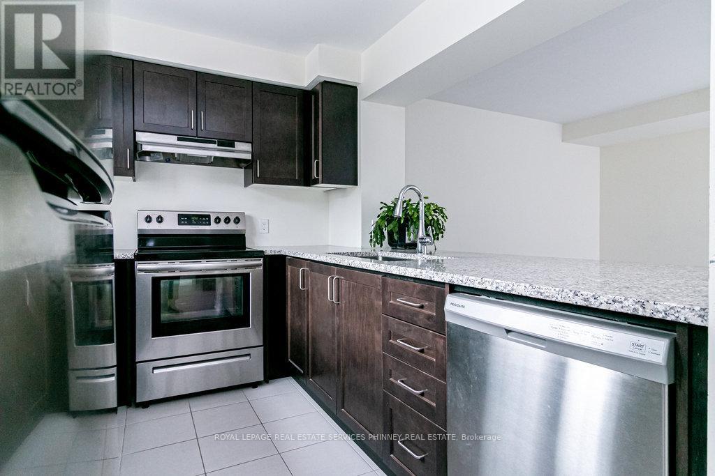 124 Stork Street, Oakville, Ontario  L6H 0X8 - Photo 11 - W12740768