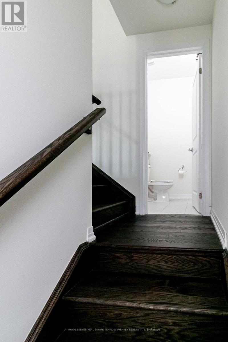 124 Stork Street, Oakville, Ontario  L6H 0X8 - Photo 4 - W12740768